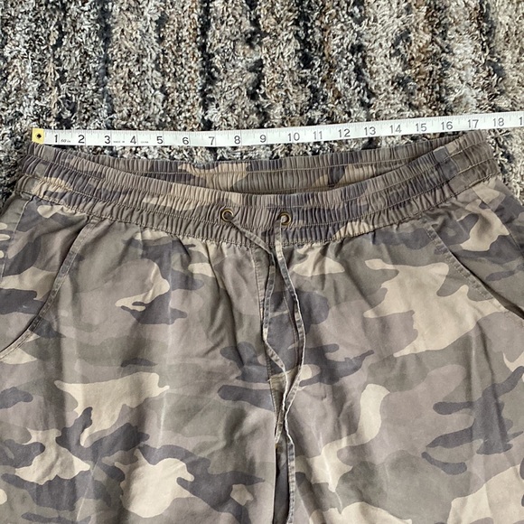 Lane Bryant pull on drawstring elastic waist camo print pants size 14/16 - Picture 3 of 7
